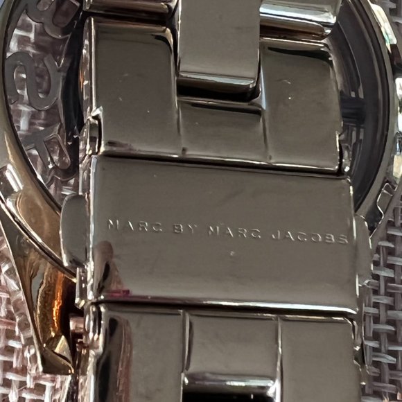 Marc by MARC JACOBS Stunning Ladies Gold Wrist Watch MBM3206 - Picture 4 of 4